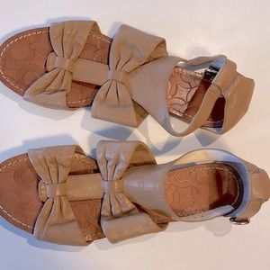 Price cut now $35-Coach Tracy Leather Flat Sandals size 7 1/2 great condition